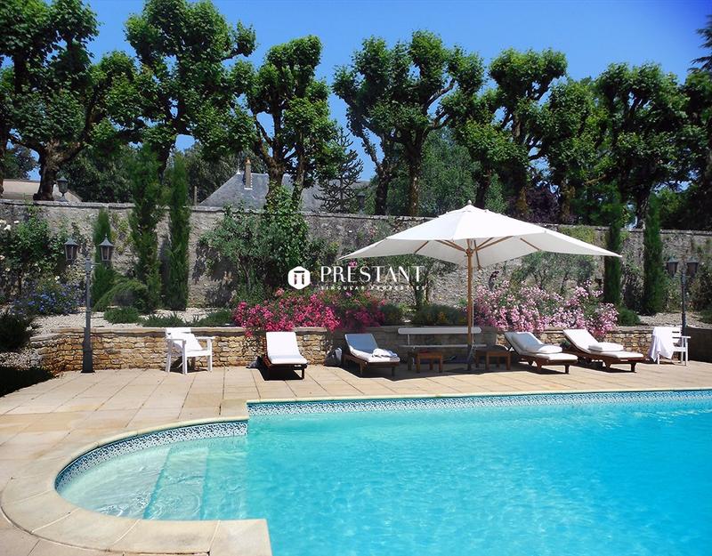 Château - 721 m² - 20 pièces