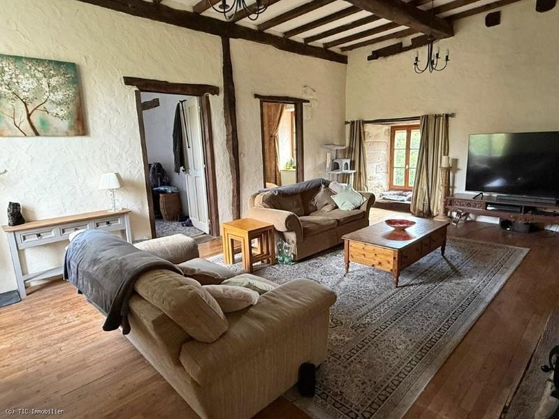 Propriété - 134 m² - 10 pièces