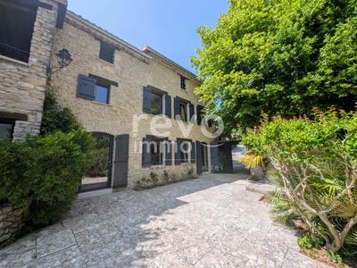 Maison - 255 m² - 7 pièces