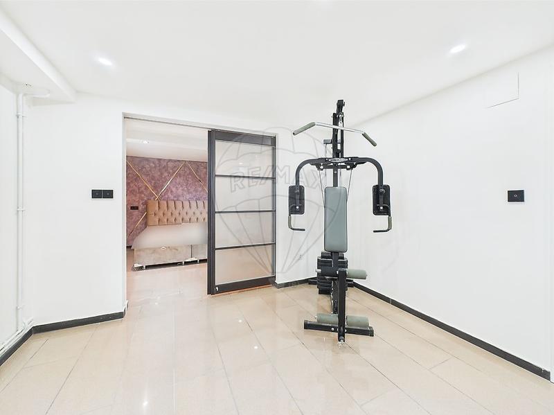 Maison - 255 m² - 6 pièces