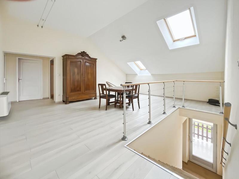 Maison - 230 m² - 8 pièces