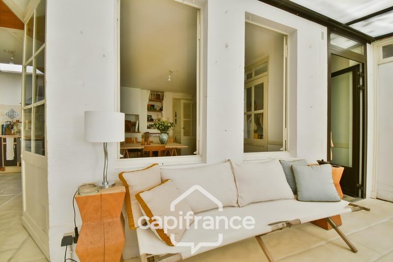 Maison - 325 m² - 12 pièces