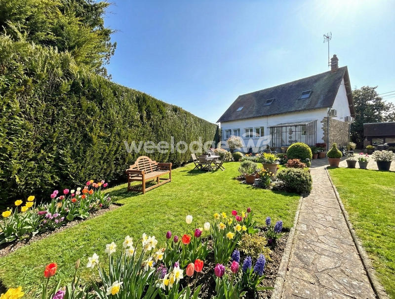 Maison - 180 m² - 9 pièces