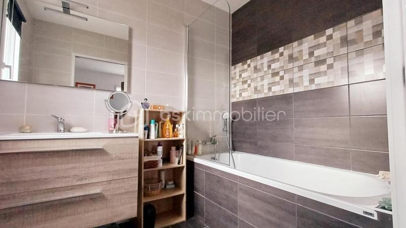 Maison - 99 m² - 4 pièces