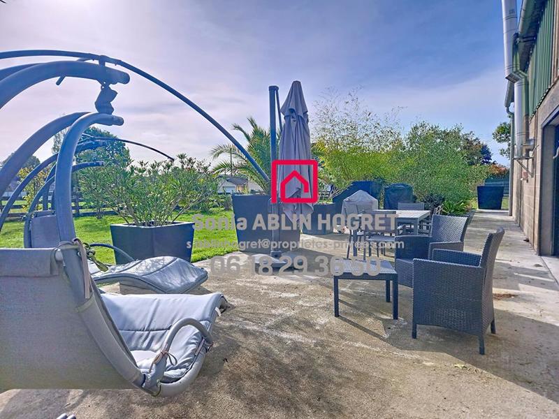 Maison - 220 m² - 5 pièces