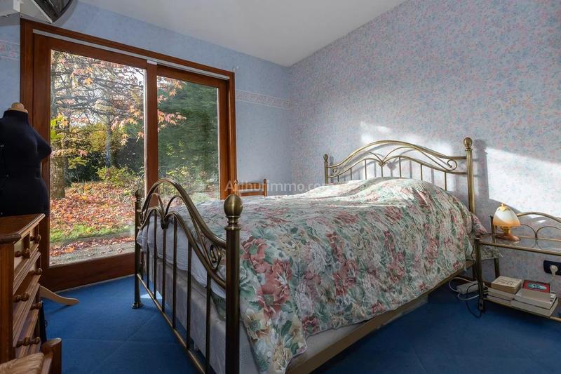 Maison - 225 m² - 9 pièces