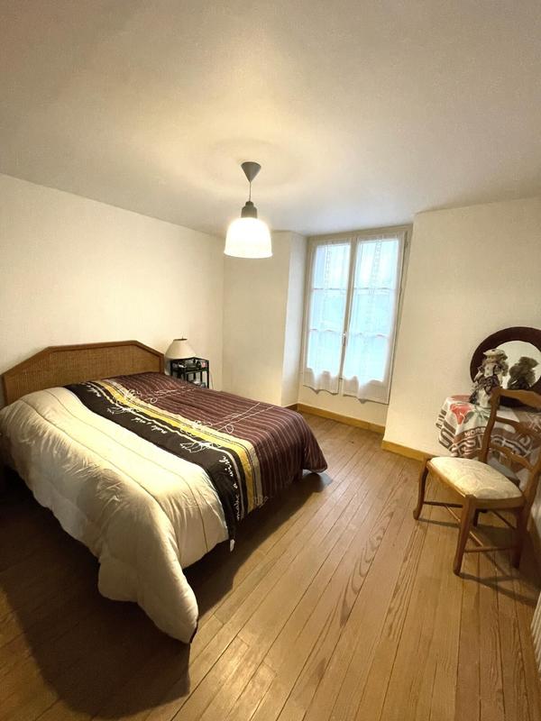 Maison - 250 m² - 8 pièces