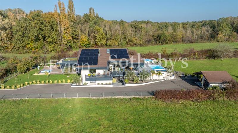 Maison - 400 m² - 14 pièces