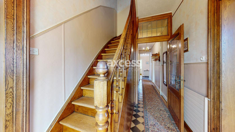 Maison - 234 m² - 10 pièces