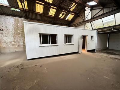 Maison - 411 m² - 2 pièces