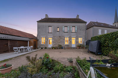 Maison - 235 m² - 9 pièces