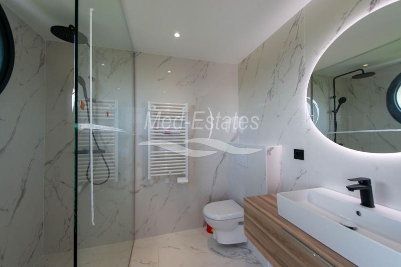 Maison contemporaine - 250 m² - 6 pièces