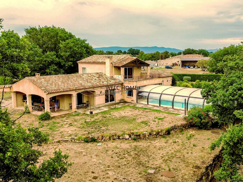 Villa - 250 m² - 9 pièces