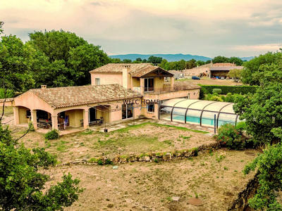 Villa - 250 m² - 9 pièces