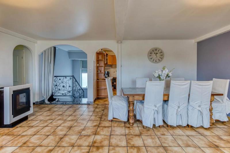 Maison - 182 m² - 9 pièces