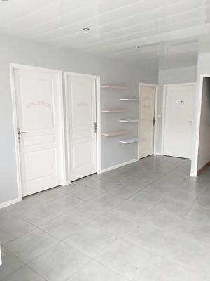 Local commercial - 101 m² - 6 pièces