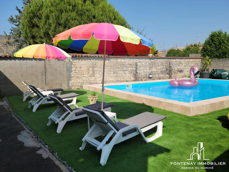 Maison - 299 m² - 9 pièces