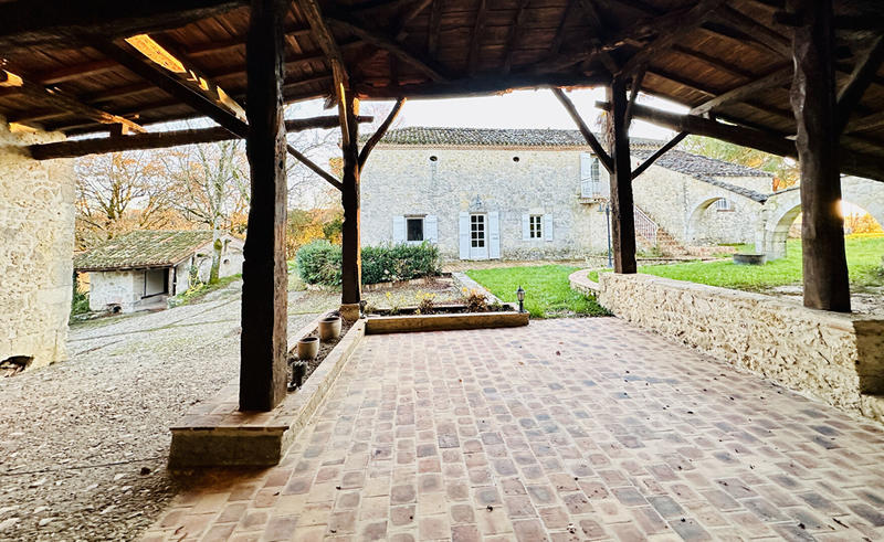 Maison - 362 m² - 9 pièces