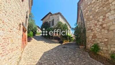 Maison - 250 m² - 8 pièces