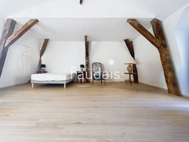 Maison - 382 m² - 13 pièces