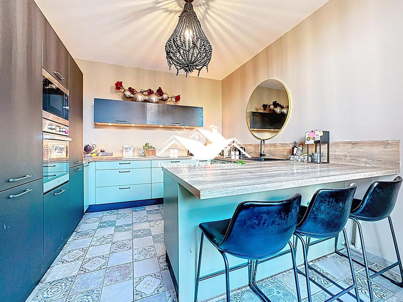 Maison - 318 m² - 12 pièces