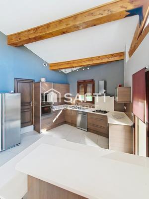 Maison - 219 m² - 9 pièces