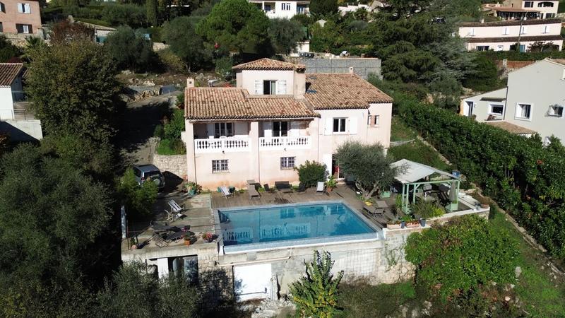 Maison - 214 m² - 6 pièces