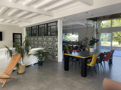Maison - 370 m² - 12 pièces