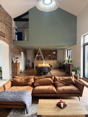 Maison - 236 m² - 8 pièces