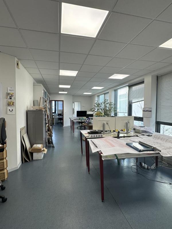 Local d'activité / Entrepôt - 123 m²