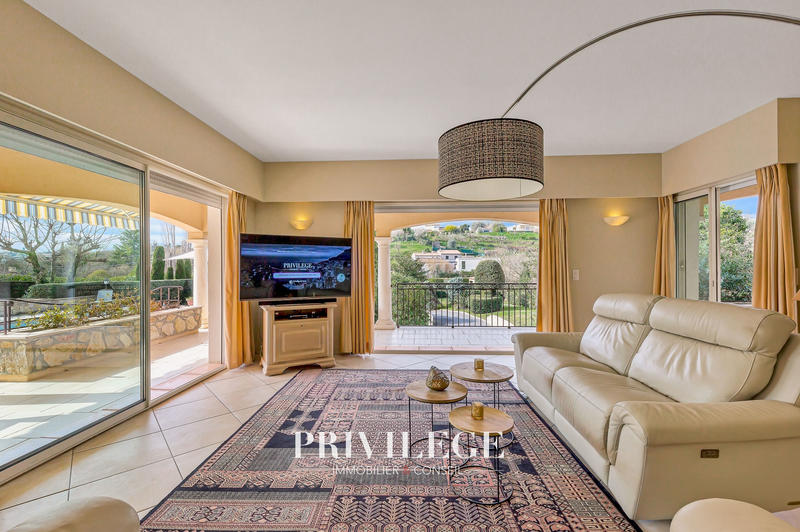 Villa - 240 m² - 8 pièces