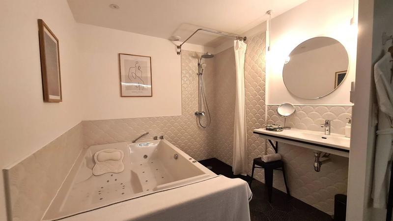 Maison traditionnelle - 260 m² - 10 pièces