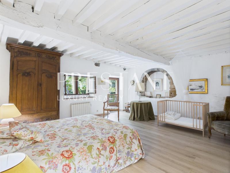 Maison - 301 m² - 9 pièces