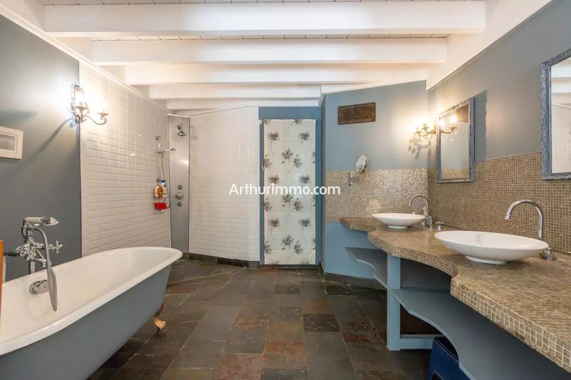 Maison - 250 m² - 10 pièces