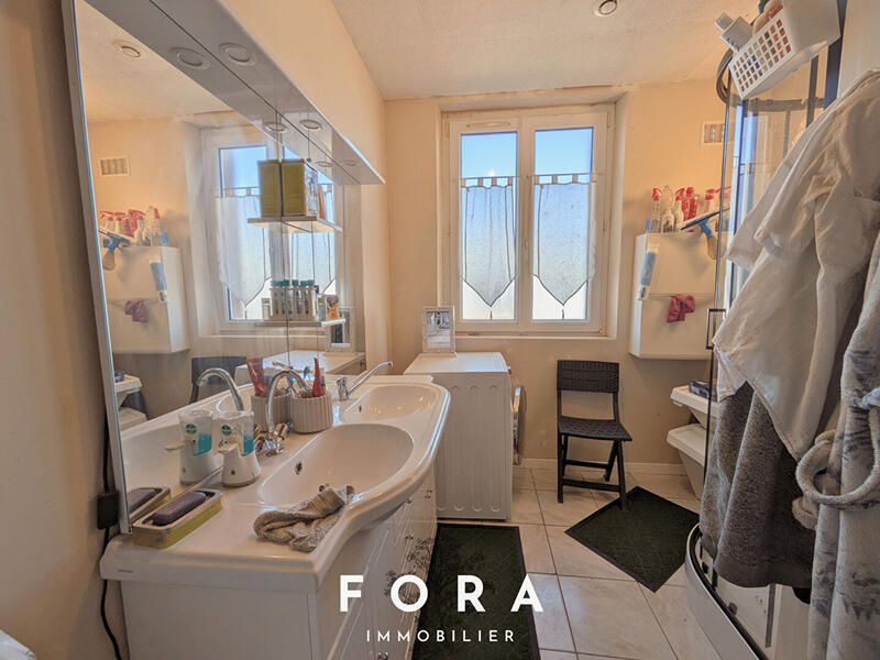 Maison - 92 m² - 5 pièces