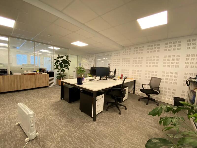 Bureau - 1 044 m²