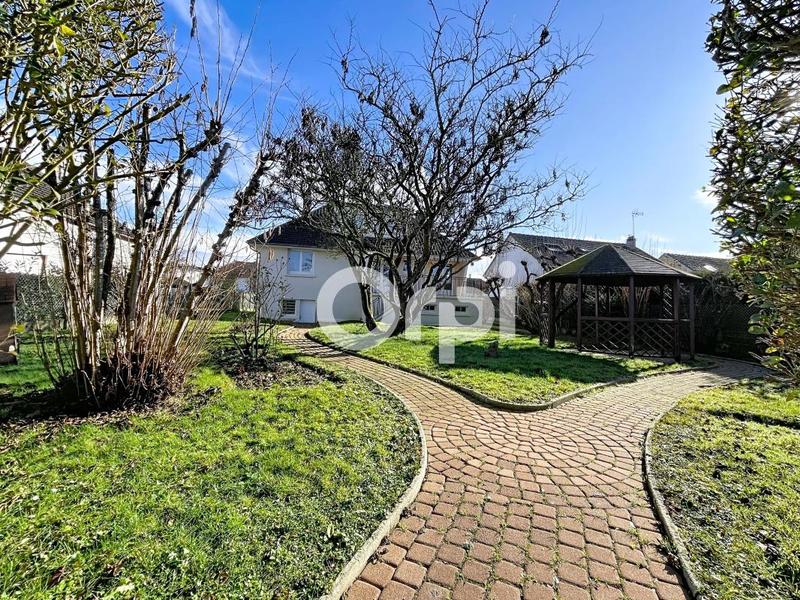 Maison - 104 m² - 6 pièces