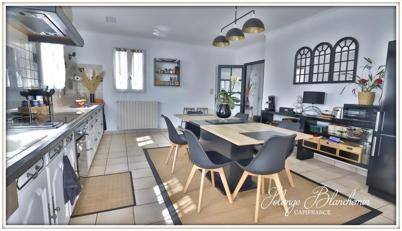 Maison - 250 m² - 9 pièces