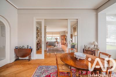 Maison - 369 m² - 9 pièces