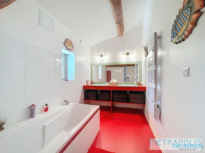 Maison - 320 m² - 7 pièces