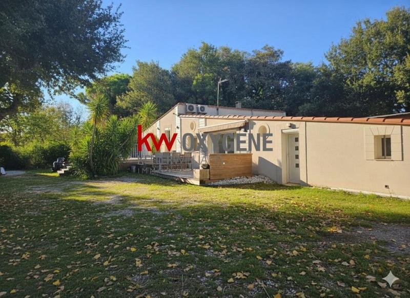 Maison - 215 m² - 9 pièces