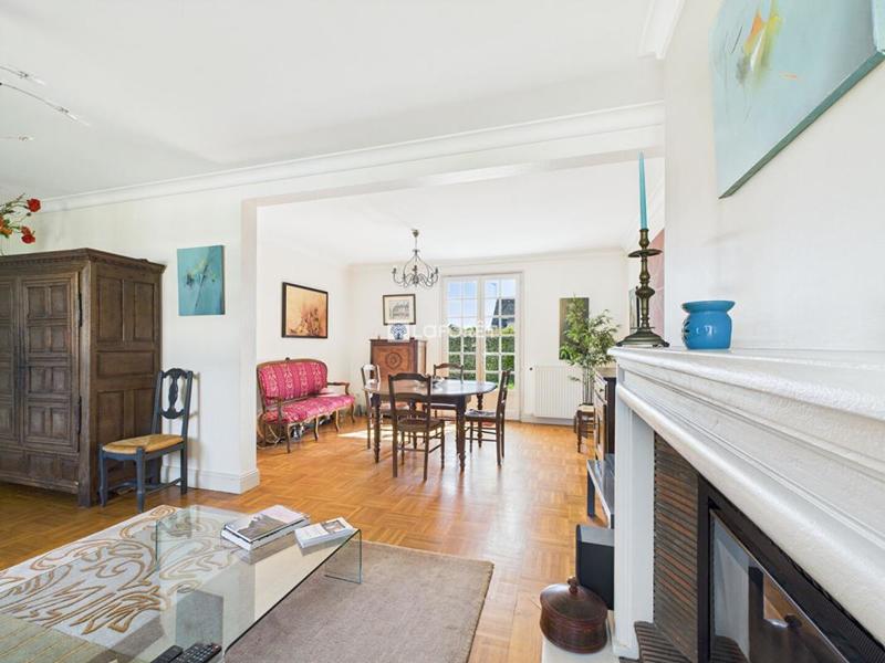 Maison - 180 m² - 8 pièces