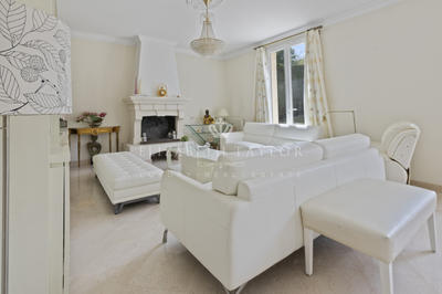 Maison - 298 m² - 10 pièces