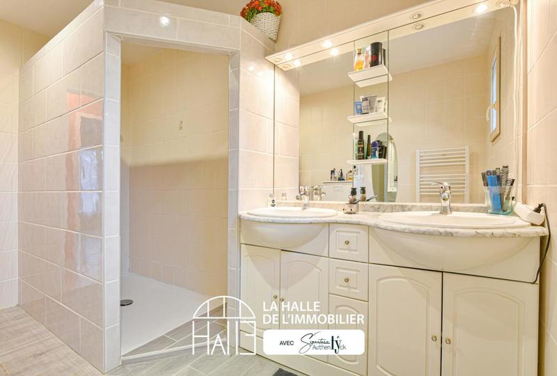 Pavillon - 175 m² - 9 pièces