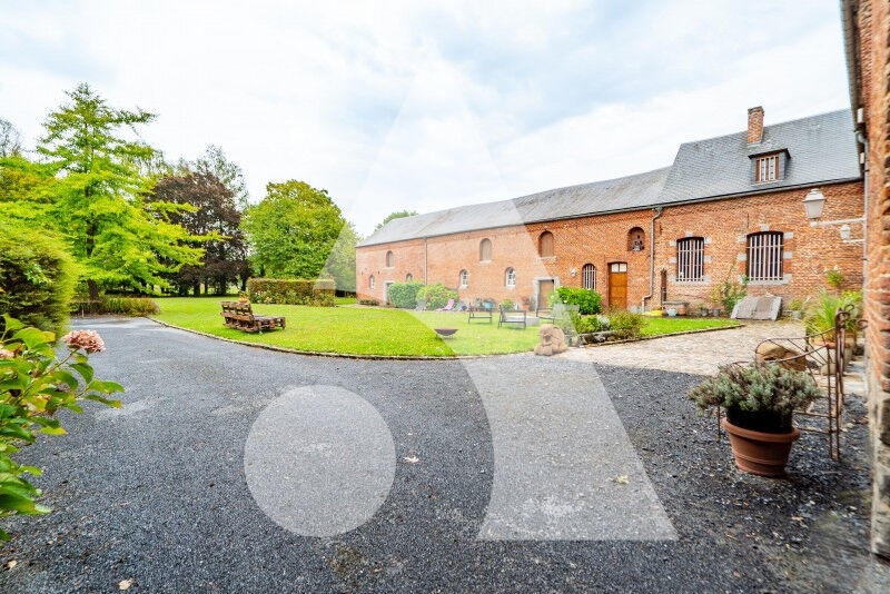 Maison - 581 m² - 21 pièces