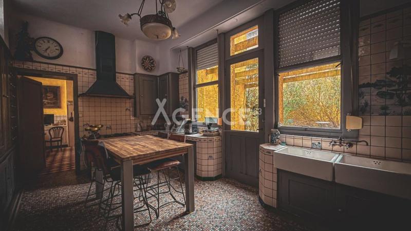 Maison bourgeoise - 340 m² - 12 pièces