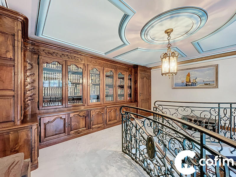 Maison - 349 m² - 6 pièces