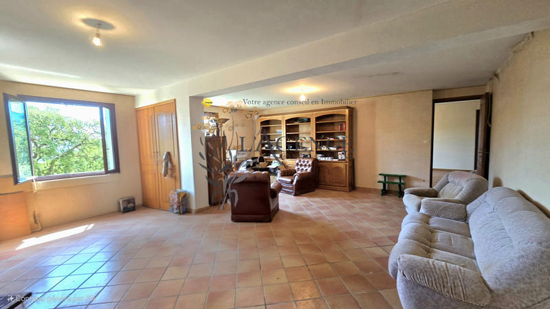 Maison - 210 m² - 6 pièces