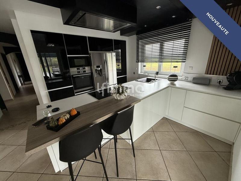 Maison - 270 m² - 7 pièces