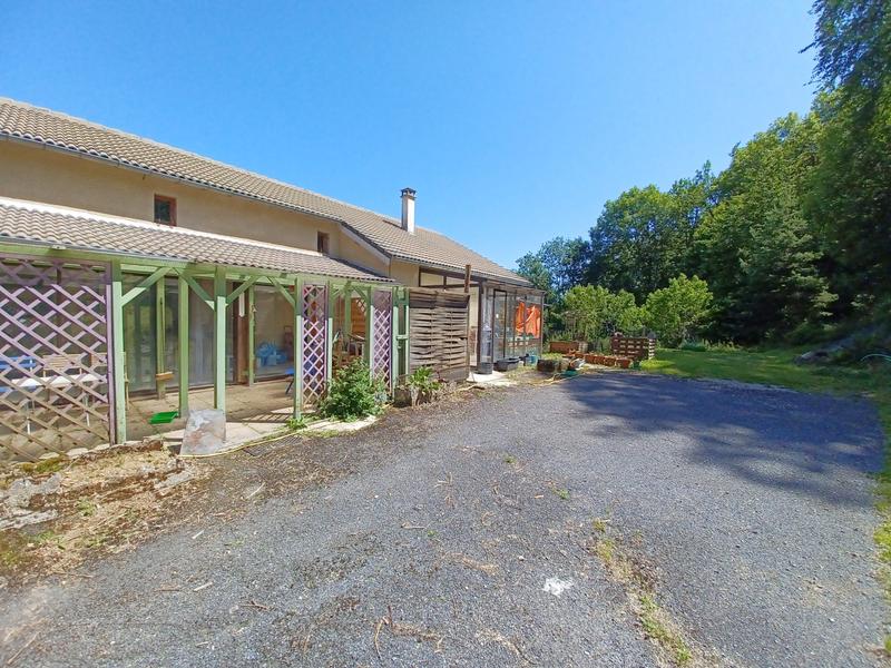 Maison - 235 m² - 8 pièces